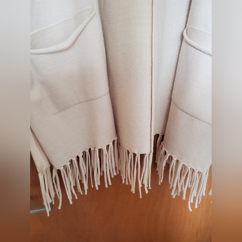 Esqualo XS-XL Cream Knit Shawl or Shrug with pockets and fringe detail - Picture 5 of 10